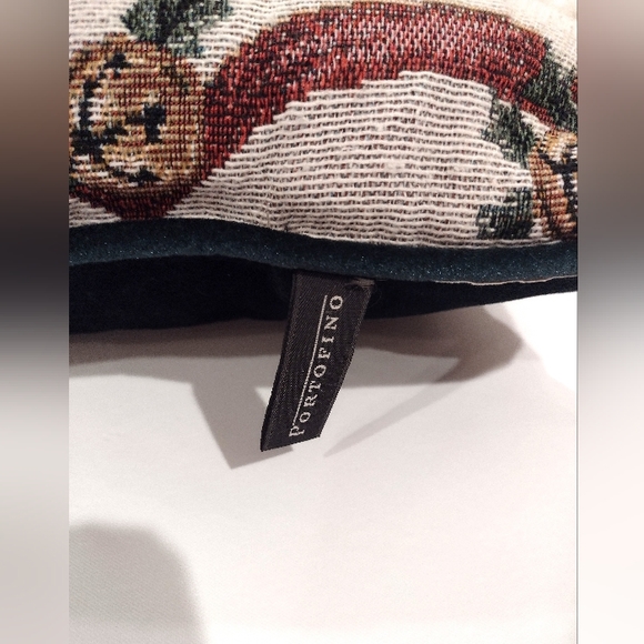 EUC Two Christmas / Holiday Throw Pillows Vintage Looking - Picture 6 of 6